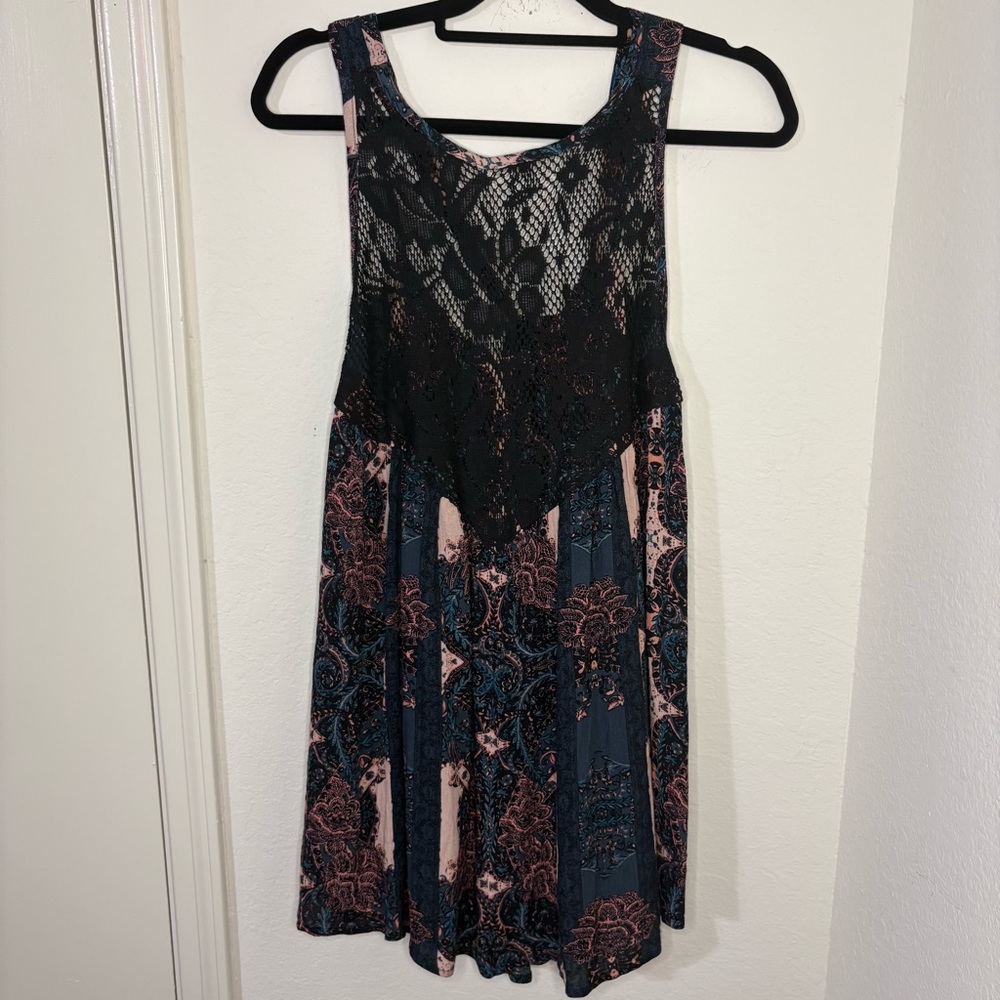 Free People Count Me In Trapeze Tunic Top black / pink combo paisley with lace - Picture 2 of 15